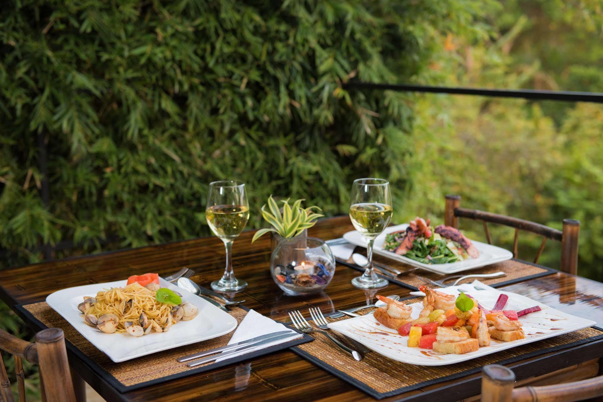 Tiki Villas Rainforest Lodge & Spa อูวีตา ภายนอก รูปภาพ