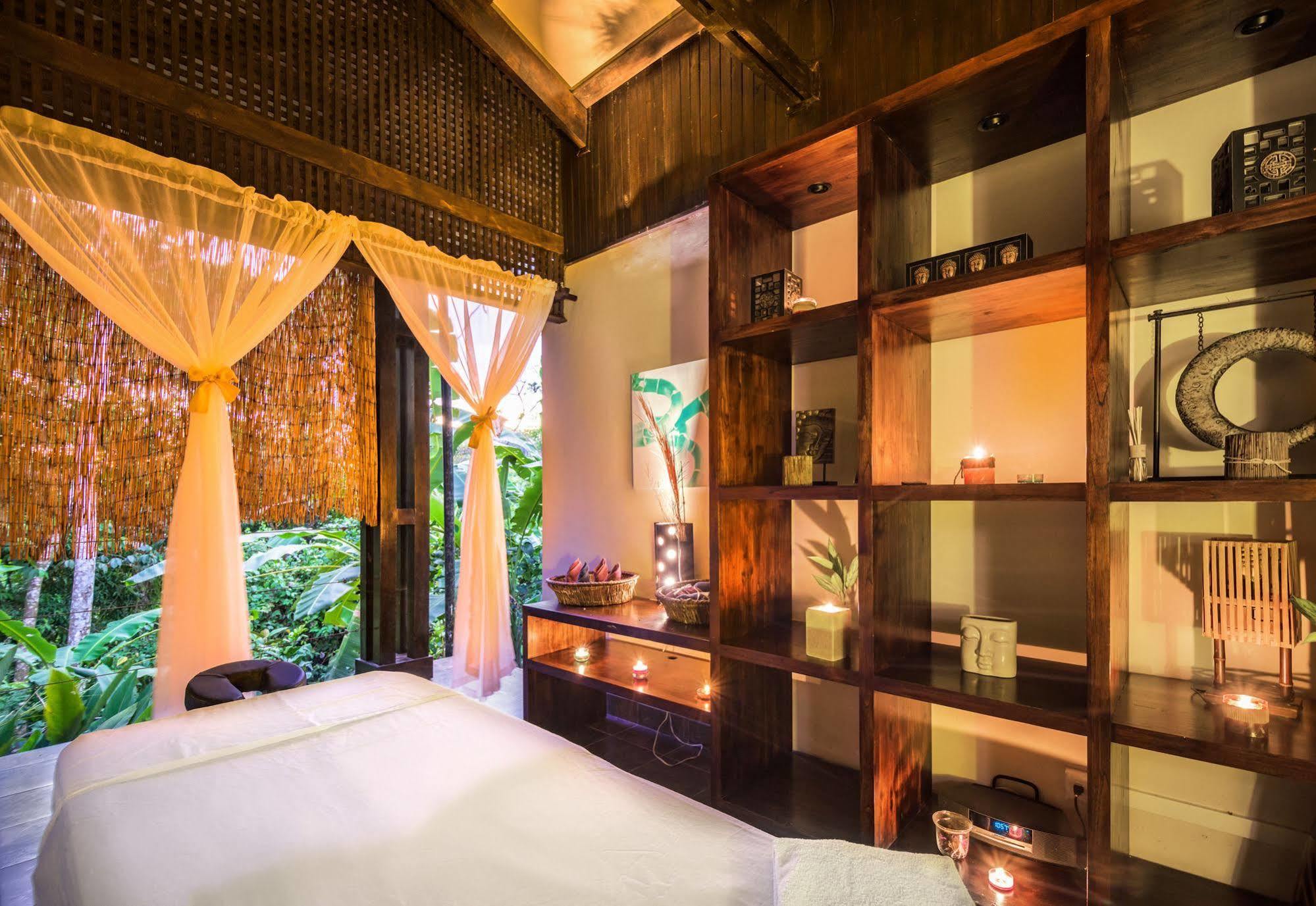 Tiki Villas Rainforest Lodge & Spa อูวีตา ภายนอก รูปภาพ