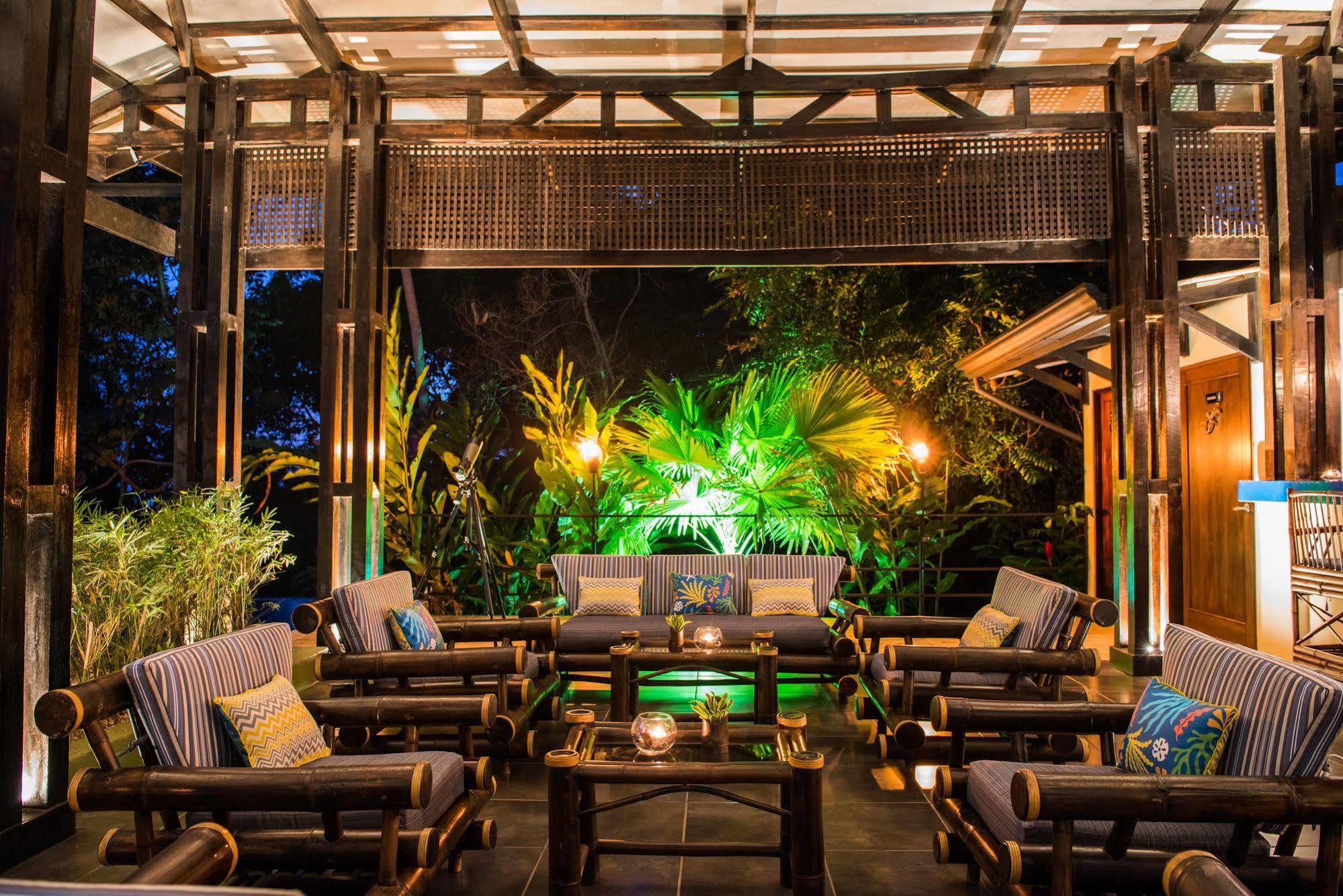 Tiki Villas Rainforest Lodge & Spa อูวีตา ภายนอก รูปภาพ