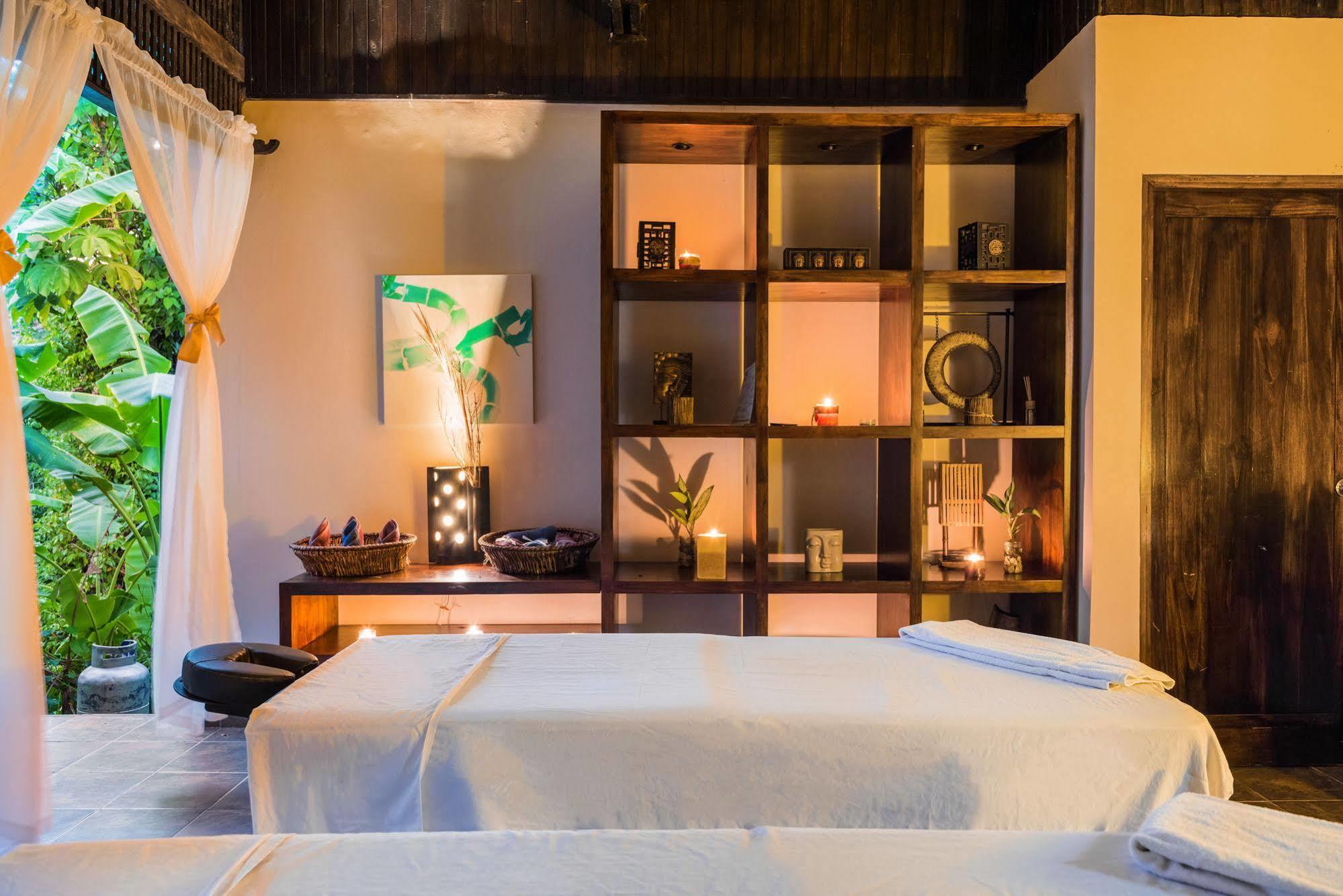 Tiki Villas Rainforest Lodge & Spa อูวีตา ภายนอก รูปภาพ