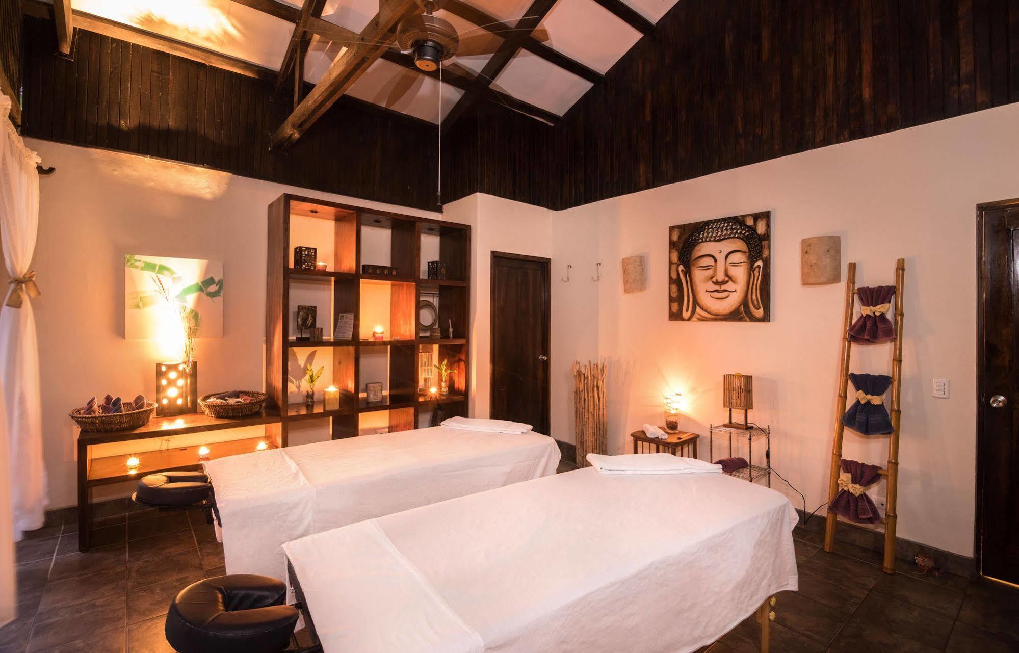 Tiki Villas Rainforest Lodge & Spa อูวีตา ภายนอก รูปภาพ